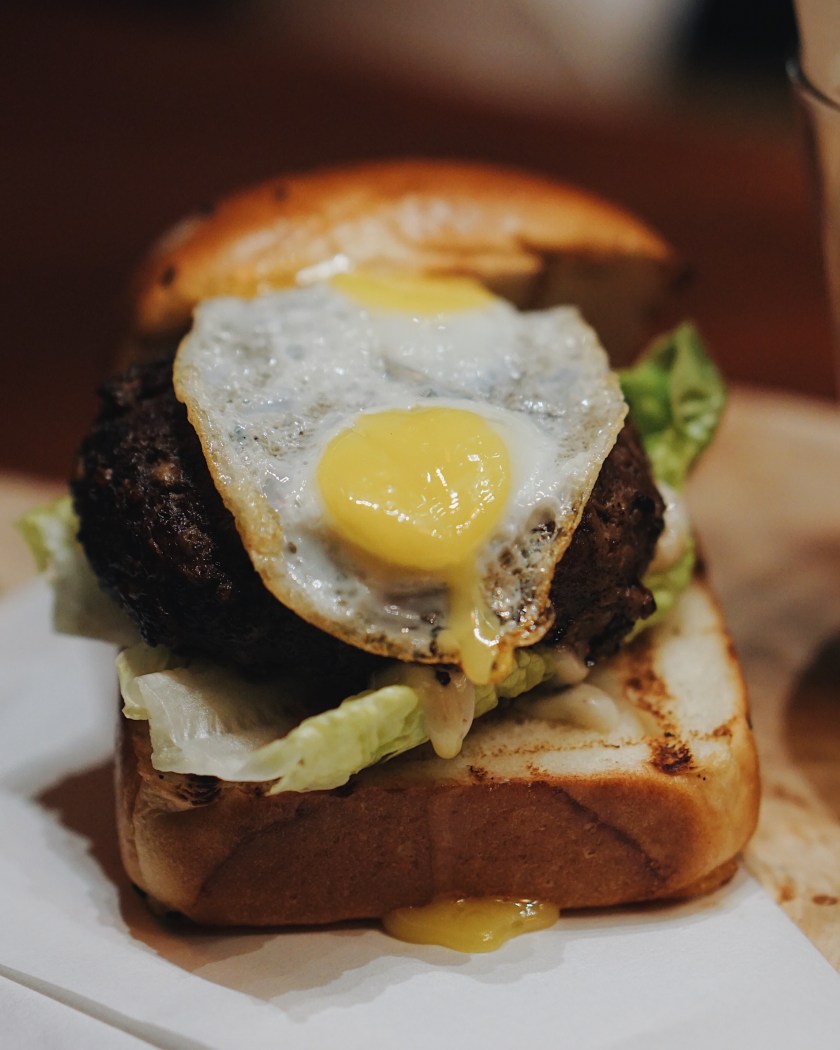 burger-and-free-flowing-beer-at-the-fireplace-new-world-manila-bay-hotel
