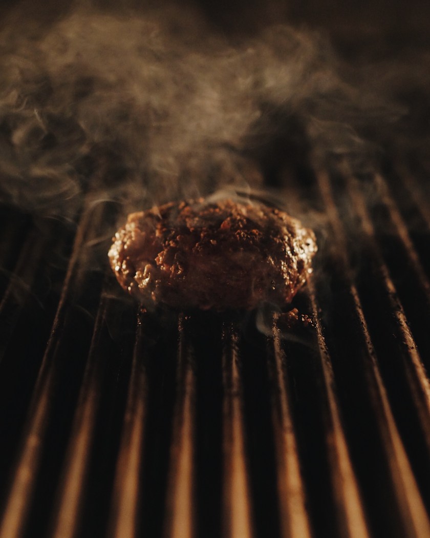 burger-and-free-flowing-beer-at-the-fireplace-new-world-manila-bay-hotel