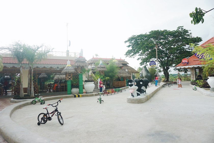 explore-isdaan-floating-restaurant-talavera-nueva-ecija