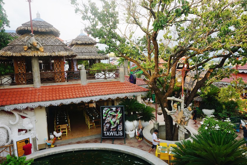 explore-isdaan-floating-restaurant-talavera-nueva-ecija