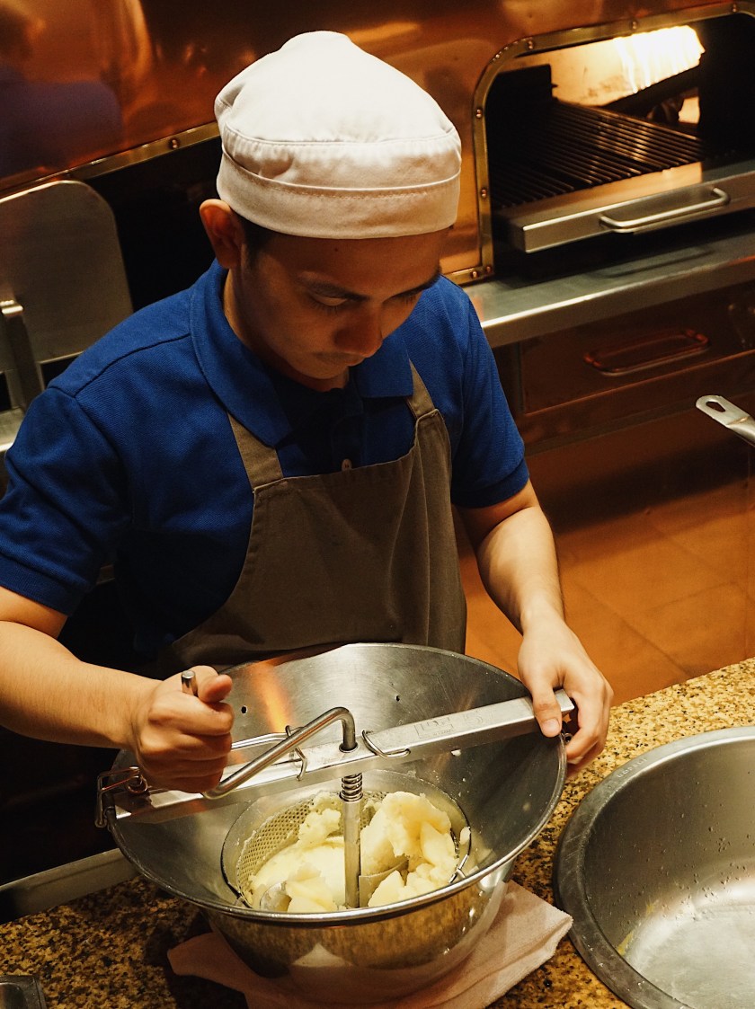 australian-grass-fed-beef-at-the-fireplace-new-world-manila-bay