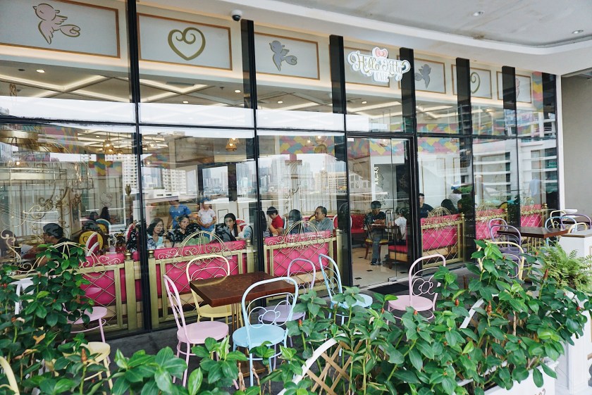 hello-kitty-cafe-manila-uptown-mall-bgc