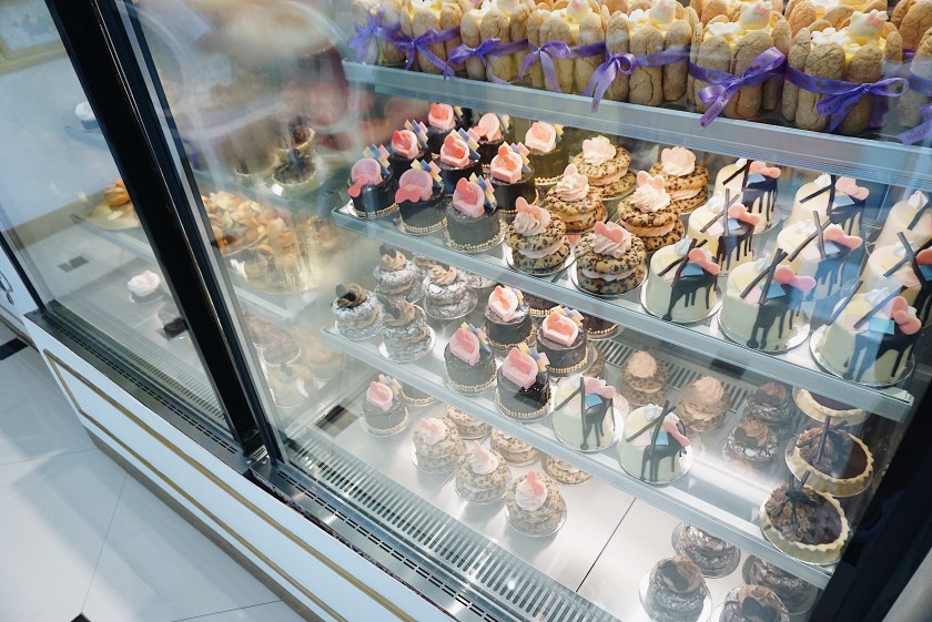 hello-kitty-cafe-manila-uptown-mall-bgc