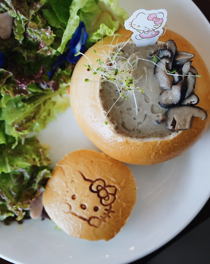 hello-kitty-cafe-manila-uptown-mall-bgc