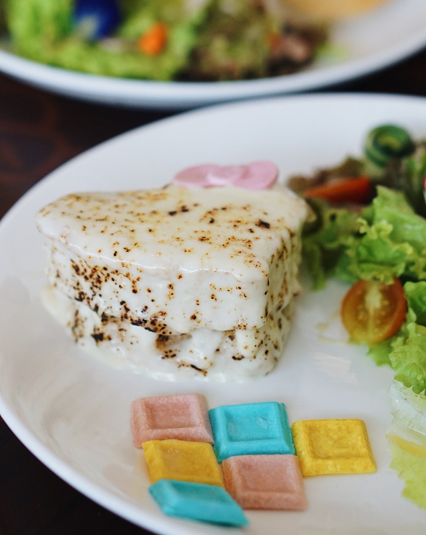 hello-kitty-cafe-manila-uptown-mall-bgc