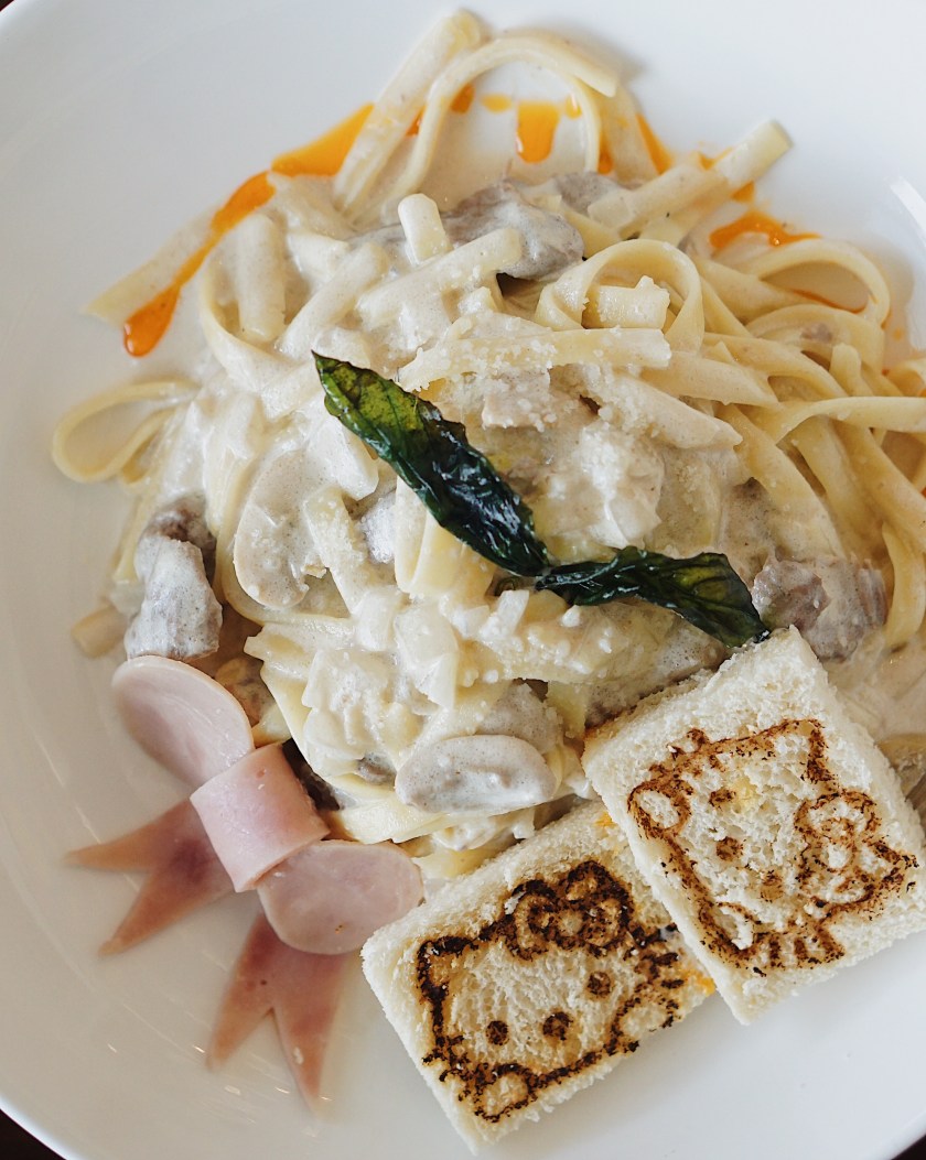 hello-kitty-cafe-manila-uptown-mall-bgc