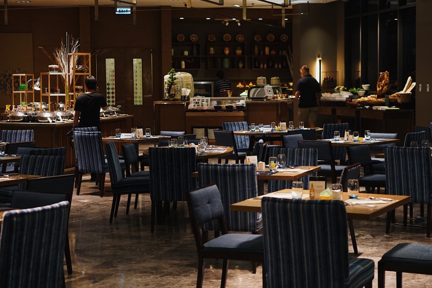 holiday-inn-makati-den-lim-takes-on-the-city-at-flavors-restaurant