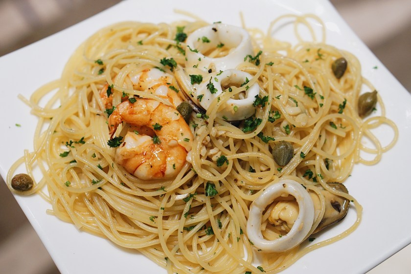 holiday-inn-makati-den-lim-takes-on-the-city-at-flavors-restaurant