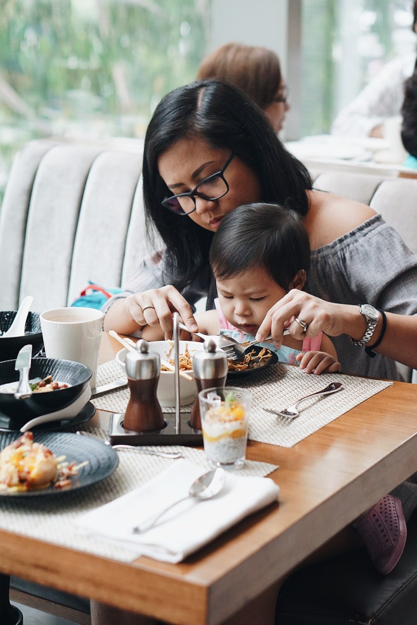 shangri-la-the-fort-high-street-cafes-signature-breakfast-dishes