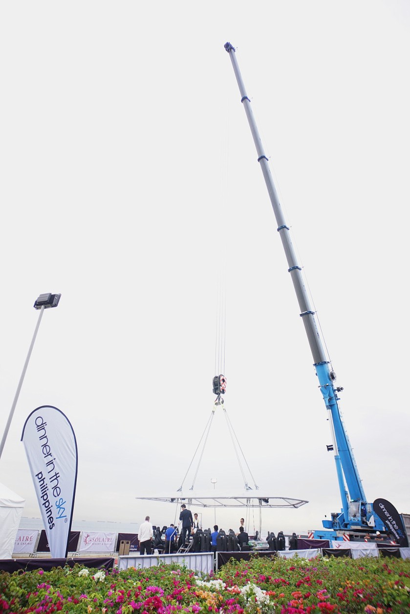 dinner-in-the-sky-philippines-solaire-resort