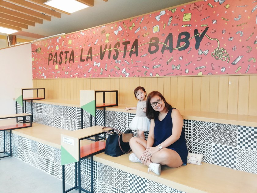 the-corner-market-food-hall-the-podium
