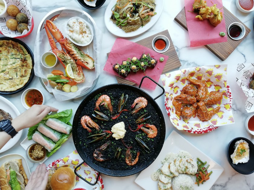 the-corner-market-food-hall-the-podium