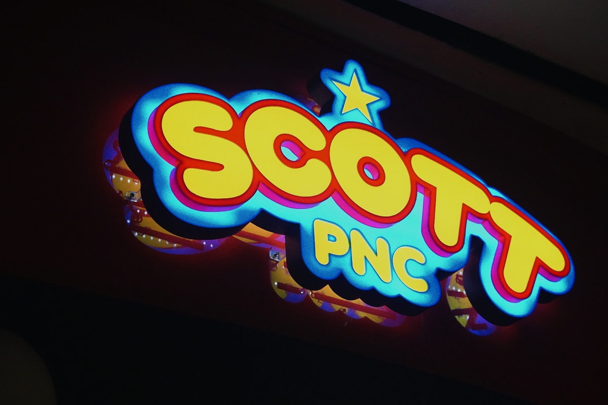 [Uptown Mall] Burgers and Wings at Scott Burger PNC