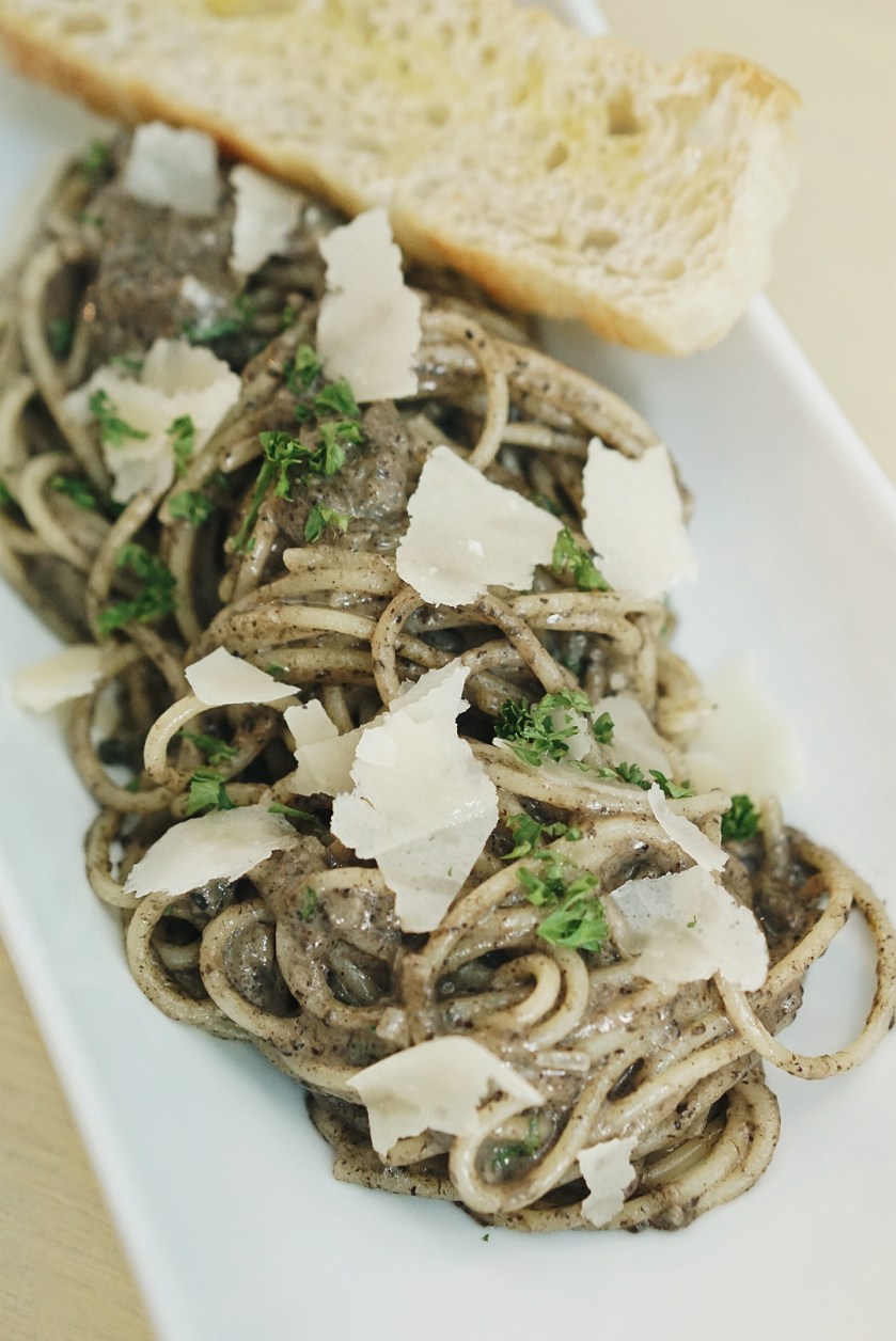 makati-eats-mediterranean-cuisine-at-extra-virgin-milano-residences