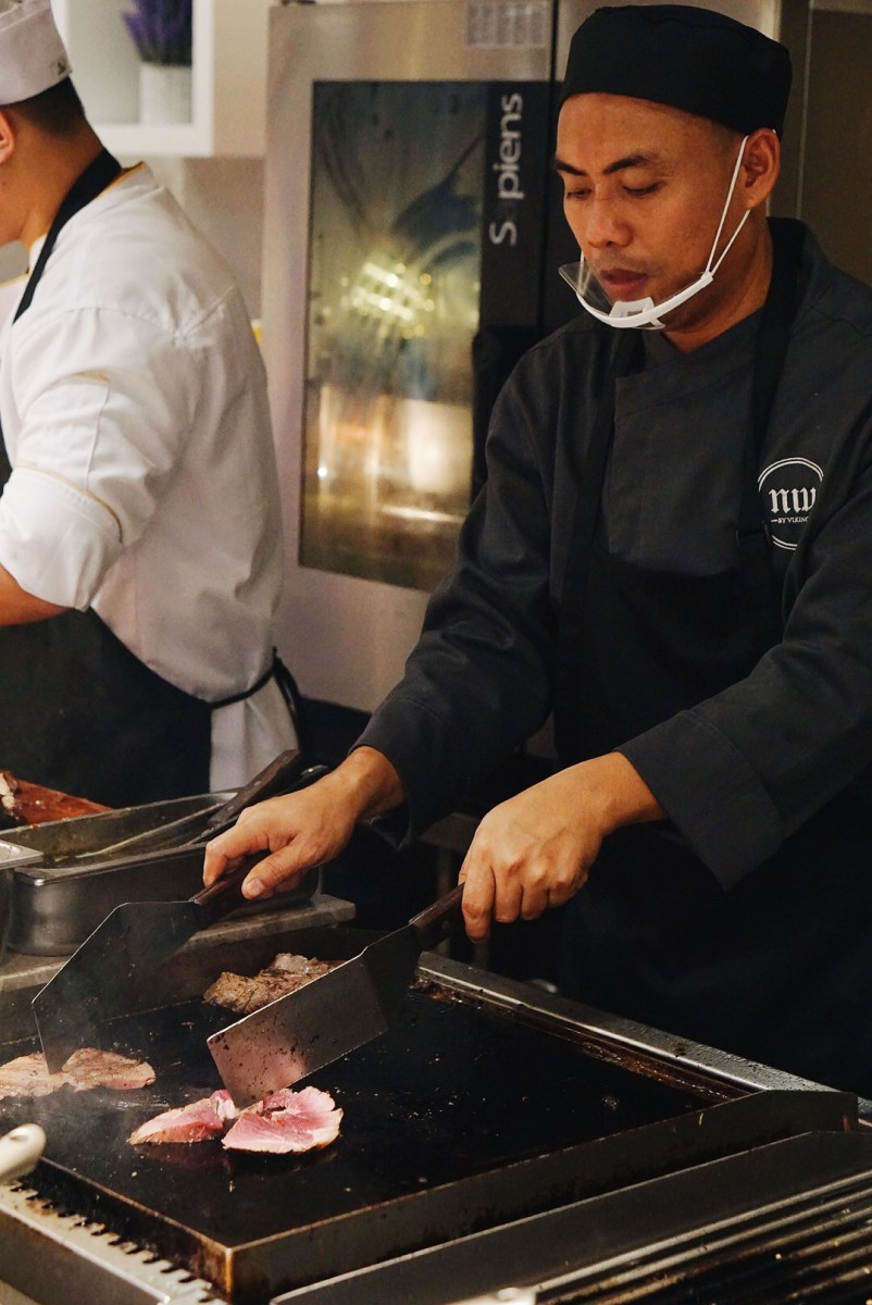 the-podium-luxury-buffet-at-niu-by-vikings