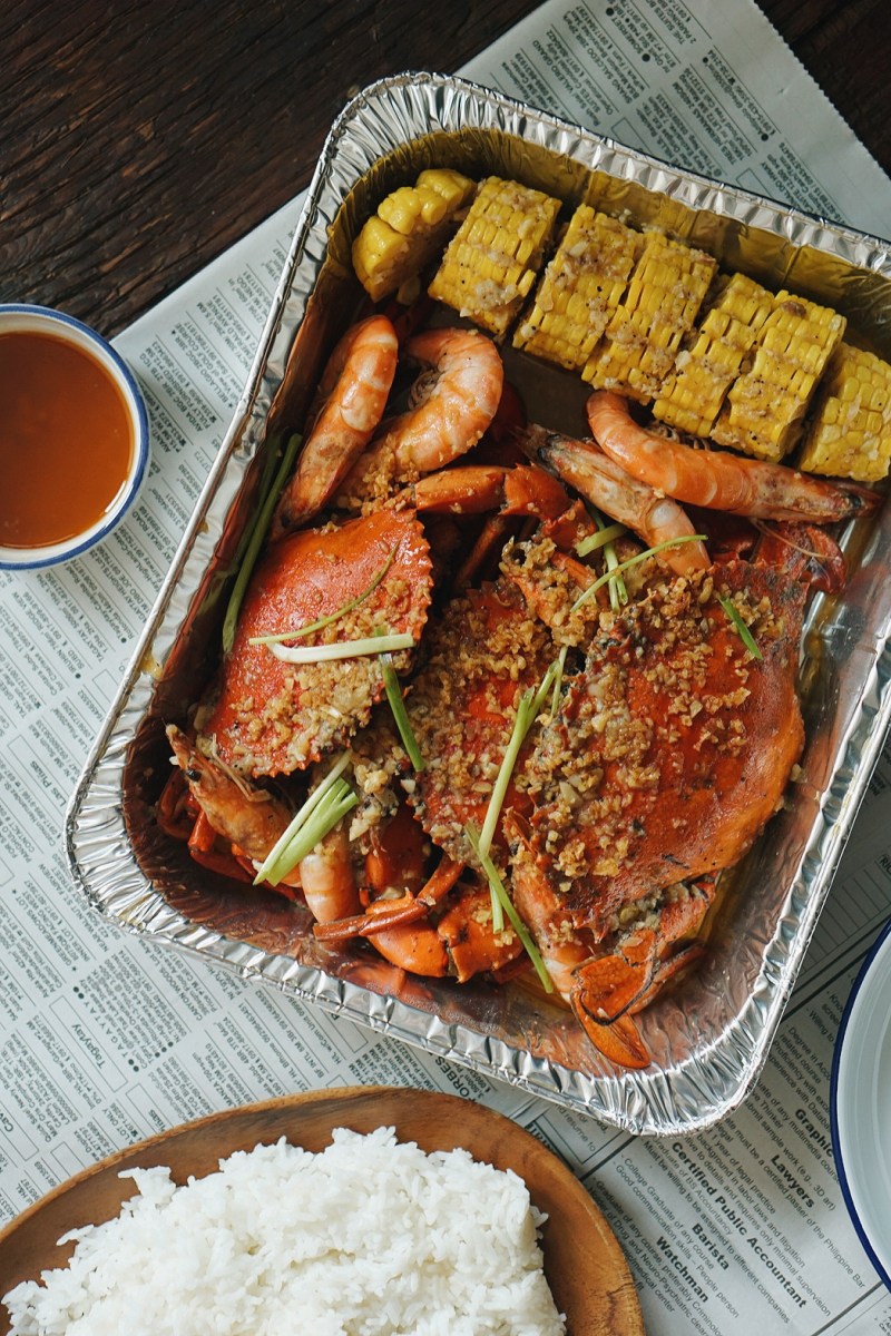 eats-for-delivery-seafood-trays-by-holy-crab