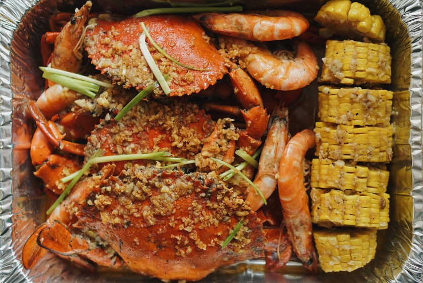 eats-for-delivery-seafood-trays-by-holy-crab