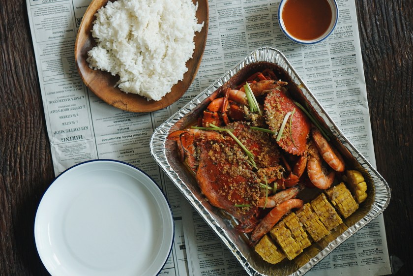 eats-for-delivery-seafood-trays-by-holy-crab