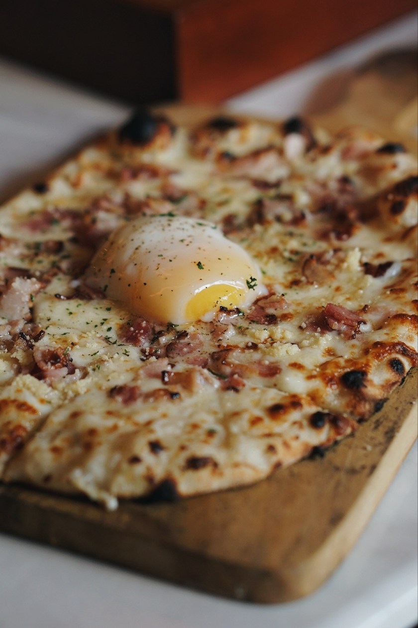 burgers-and-flatbreads-at-pound-x-flatterie-greenbelt-3