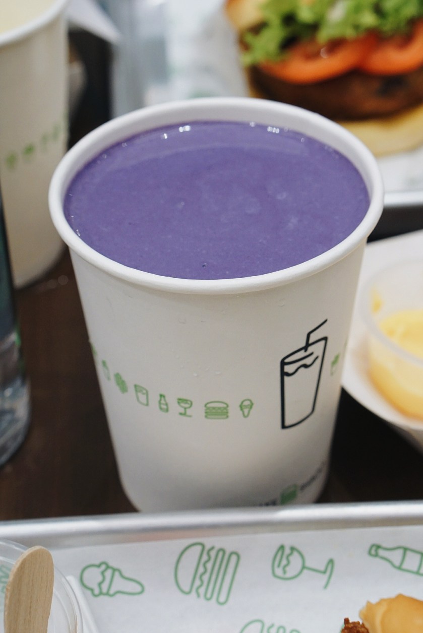 first-bite-of-shake-shack-philippines-central-square-bgc