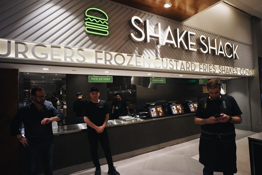 first-bite-of-shake-shack-philippines-central-square-bgc