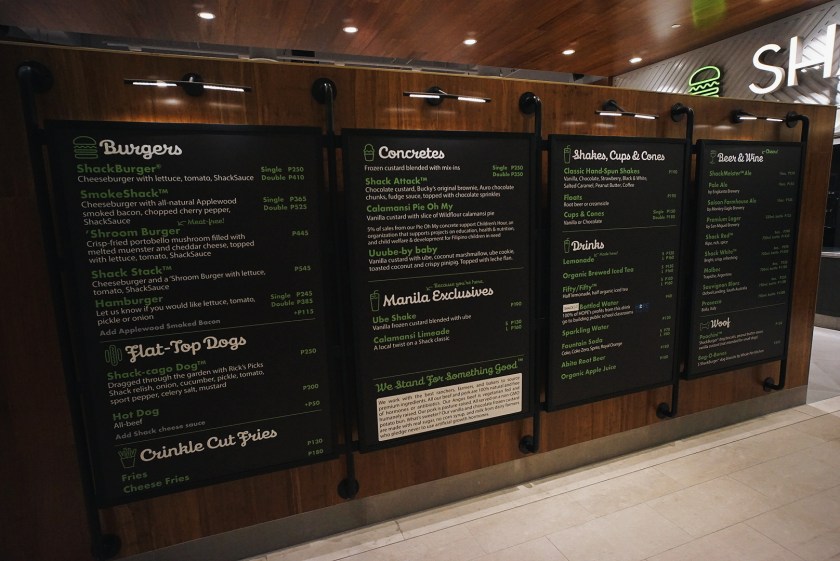 first-bite-of-shake-shack-philippines-central-square-bgc