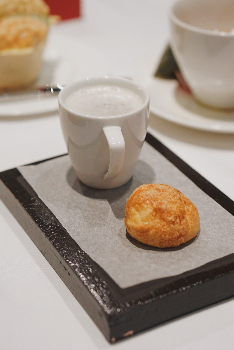 upside-down-dinner-at-the-manila-marriott-hotel