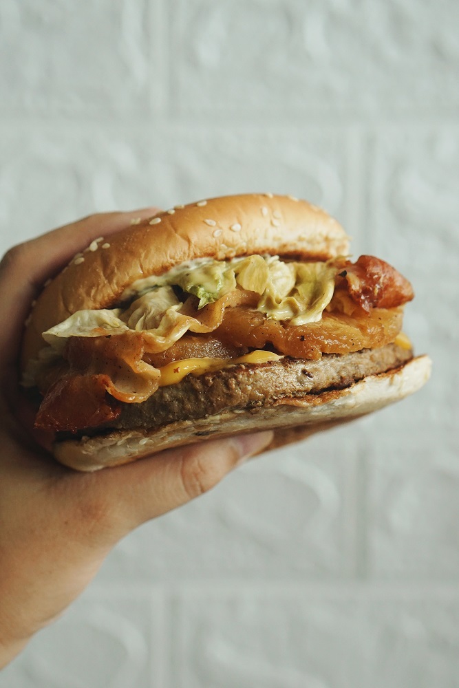 the-jollibee-champ-is-back